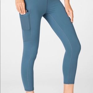 Fabletics Mila High-Waisted Pocket Capri XXS
